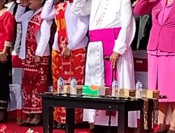 Uskup Edmund Woga,C.Ss.R Turut Hadir Mengikuti Upacara HUT RI Ke 81 tahun di Alun-Alun Tambolaka.