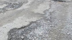 Anggota DPRD Dapil 1 di Minta Perhatikan Jalan Rusak Menuju Pantai Mananga Aba.Rusak Parah,Musim Hujan Seperti Kubangan Lumpur.